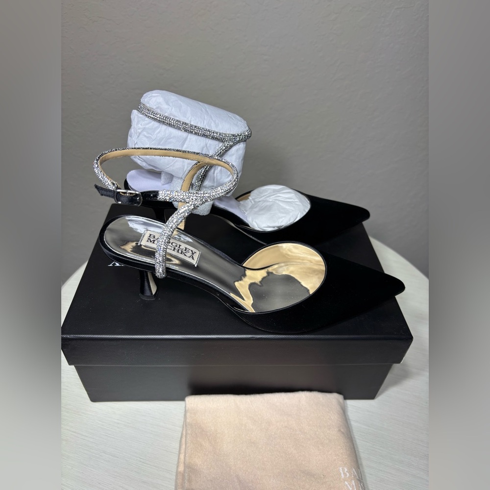 Badgley Mischka Kamilah Black Satin Crystal
Ankle Strap Pumps NIBox Size 7 - Picture 6 of 13